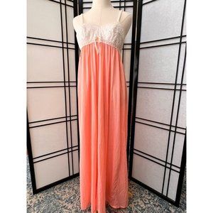 Vintage Nightgown Creamy Lace Bodice Peach Long Nightgown. Size M/L